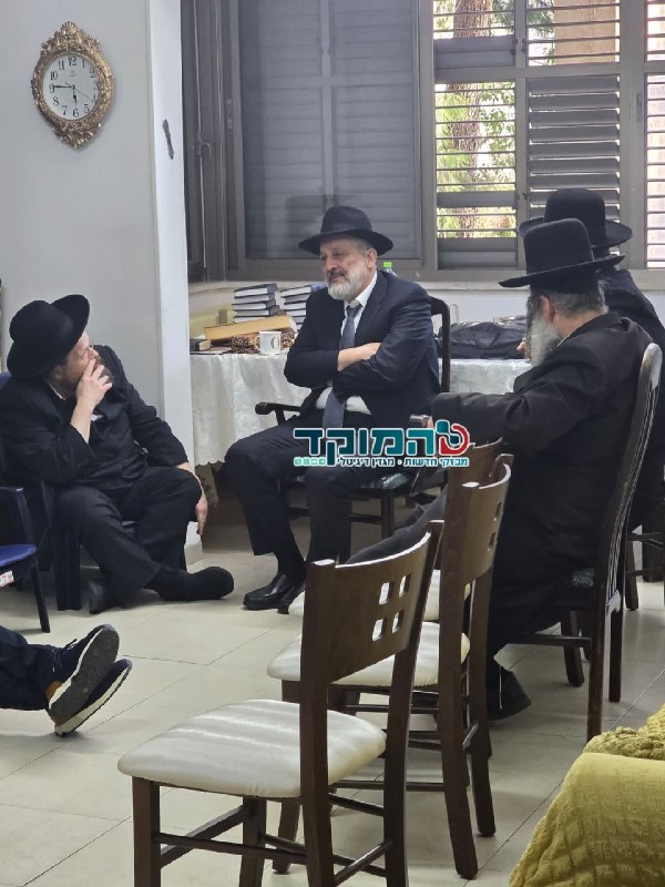 יו"ר ש"ס אריה דרעי בניחום אבלים אצל הרב מנחם גשייד על פטירת אחותוהמוקד